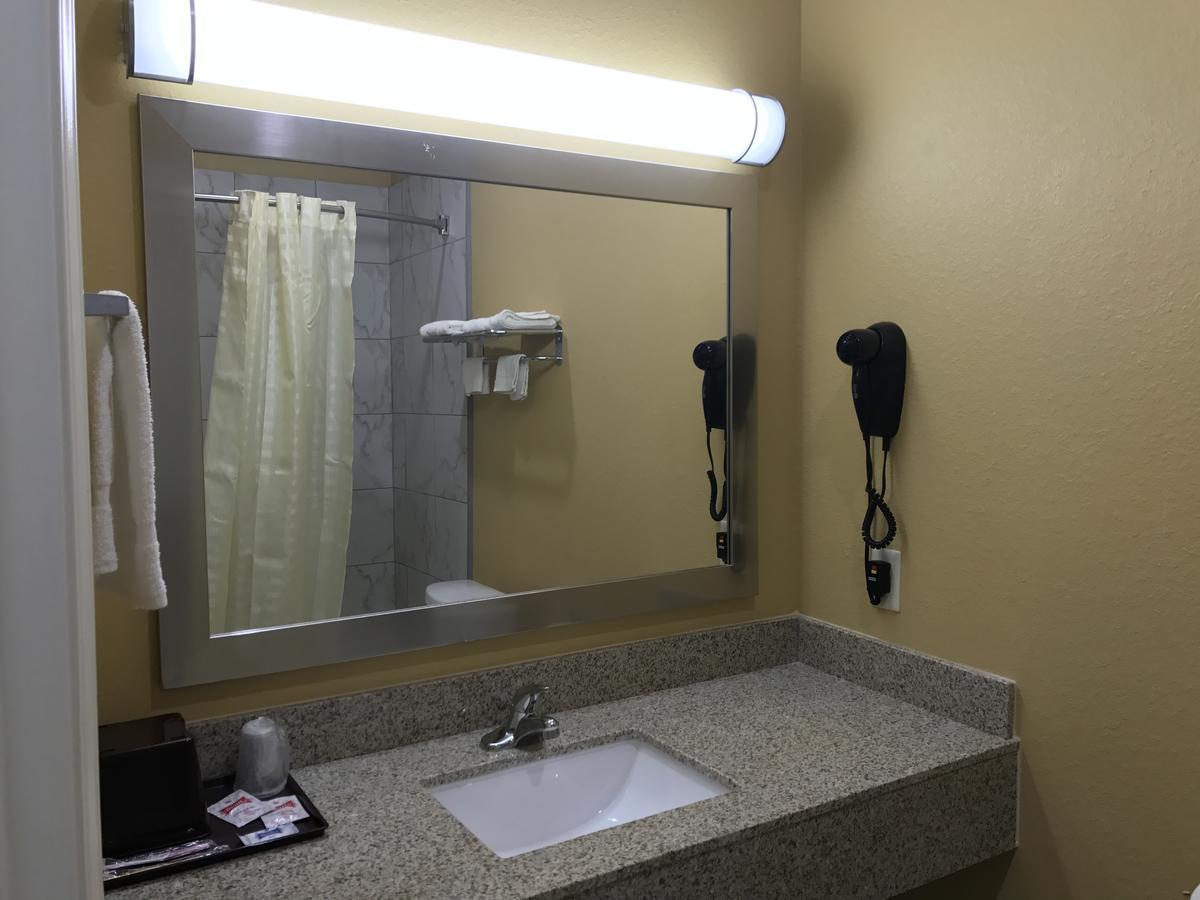 Deluxe Inn & Suites - Baytown Esterno foto